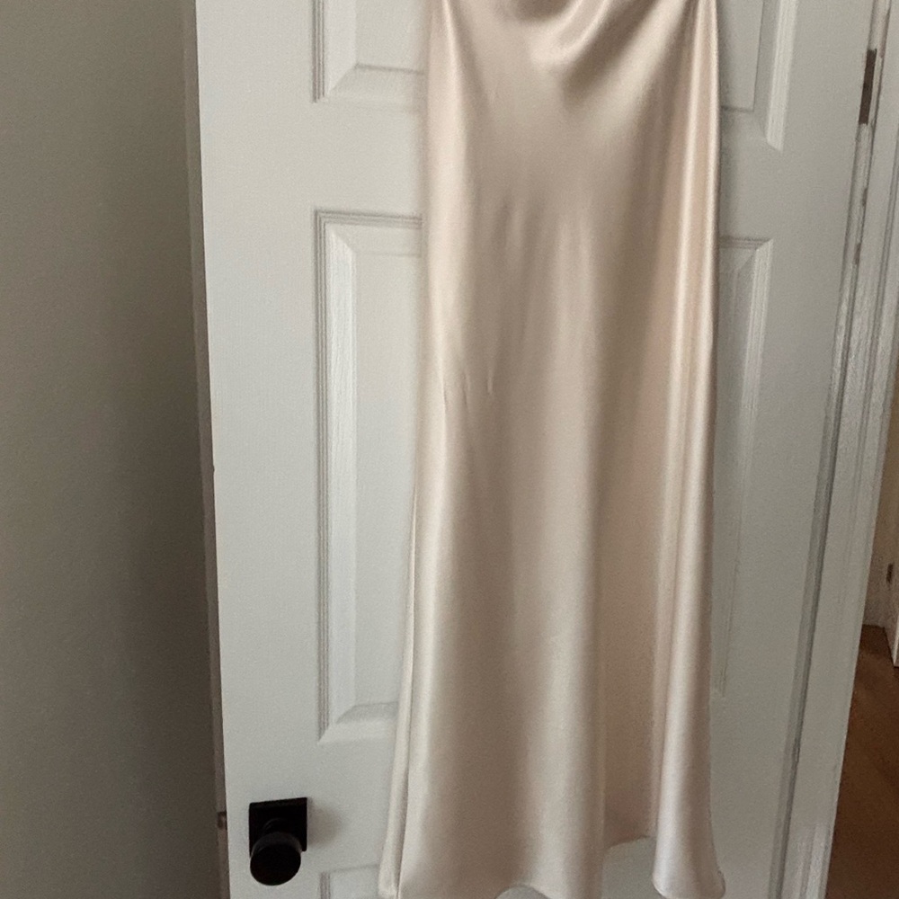 Line and dot skirt